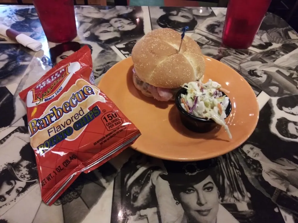 Hawiaan Burger with Slaw