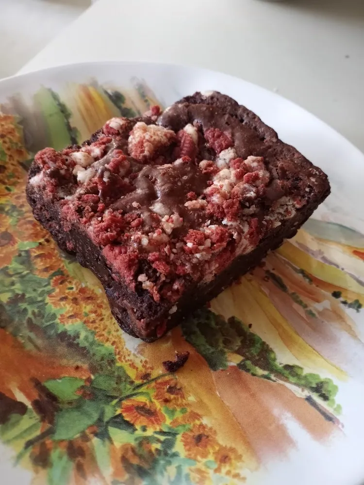 Red Velvet Oreo Brownie